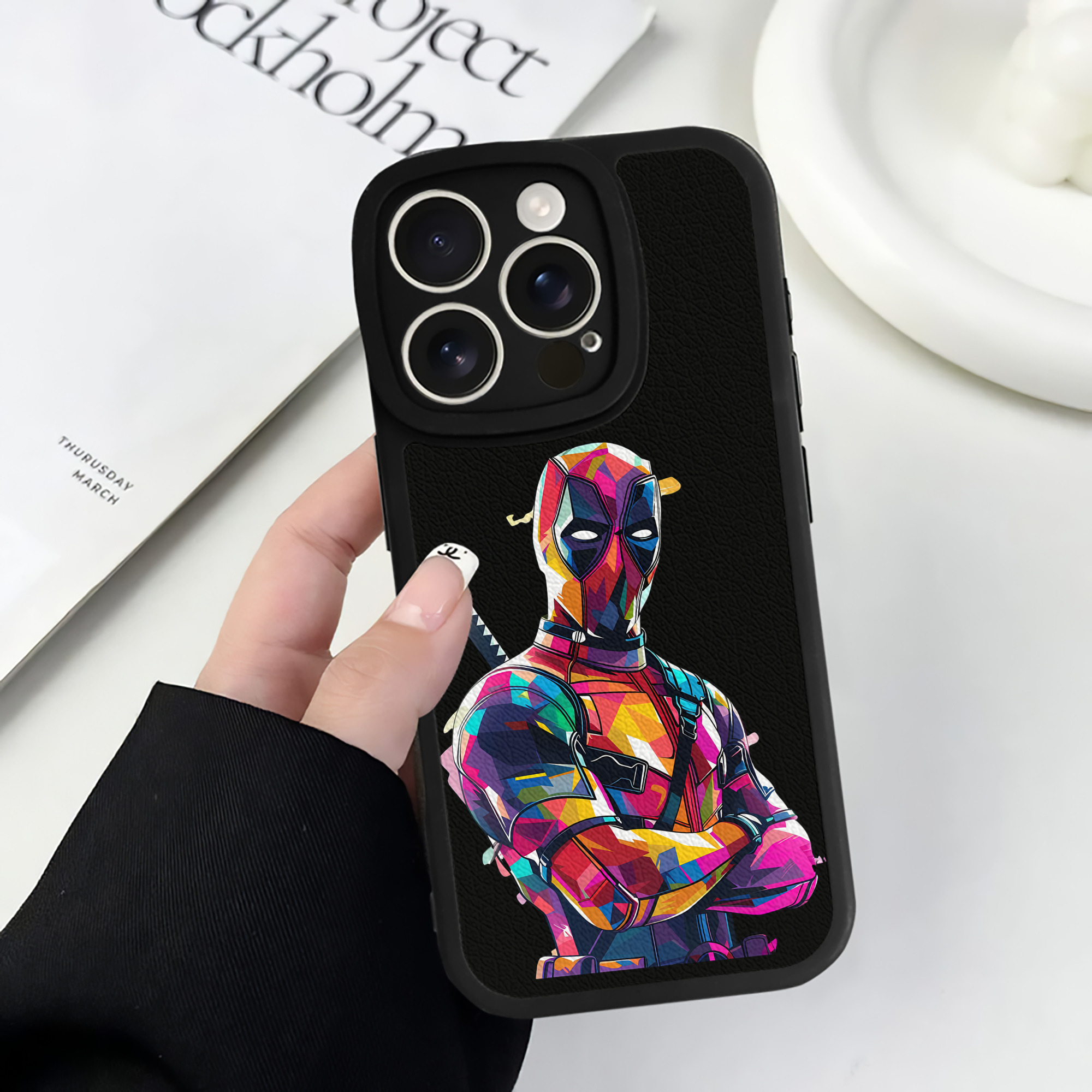 （画像用） Deadpool デッドプール 【iPhone 16シリーズ対応】シリコンスマホケース（レザー調） 材質：シリコン